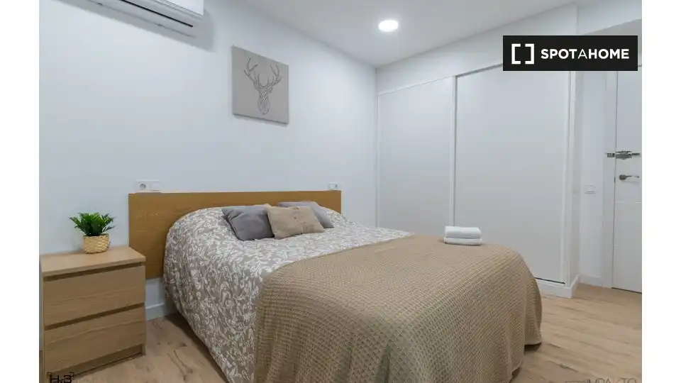 Bedroom of Flat for rent in Madrid  with Air Conditioner, Heating and Furnished
