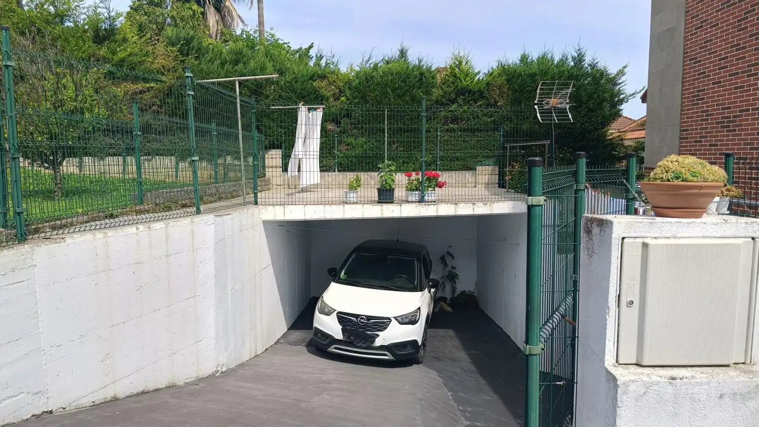 Parkplatz von Einfamilien-Reihenhaus zum Verkauf in Camargo mit Heizung und Terrasse