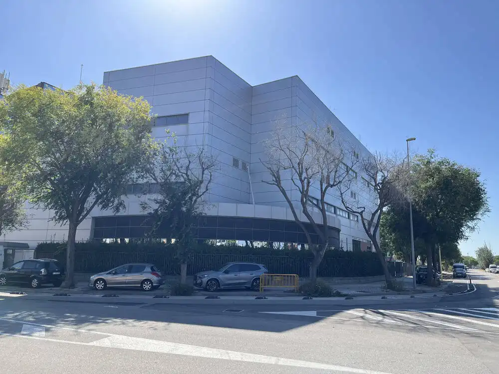 Industrial buildings for rent in Granvia LH