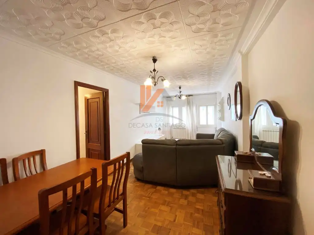Sala d'estar de Pis de lloguer en Santiago de Compostela  amb Moblat i Forn
