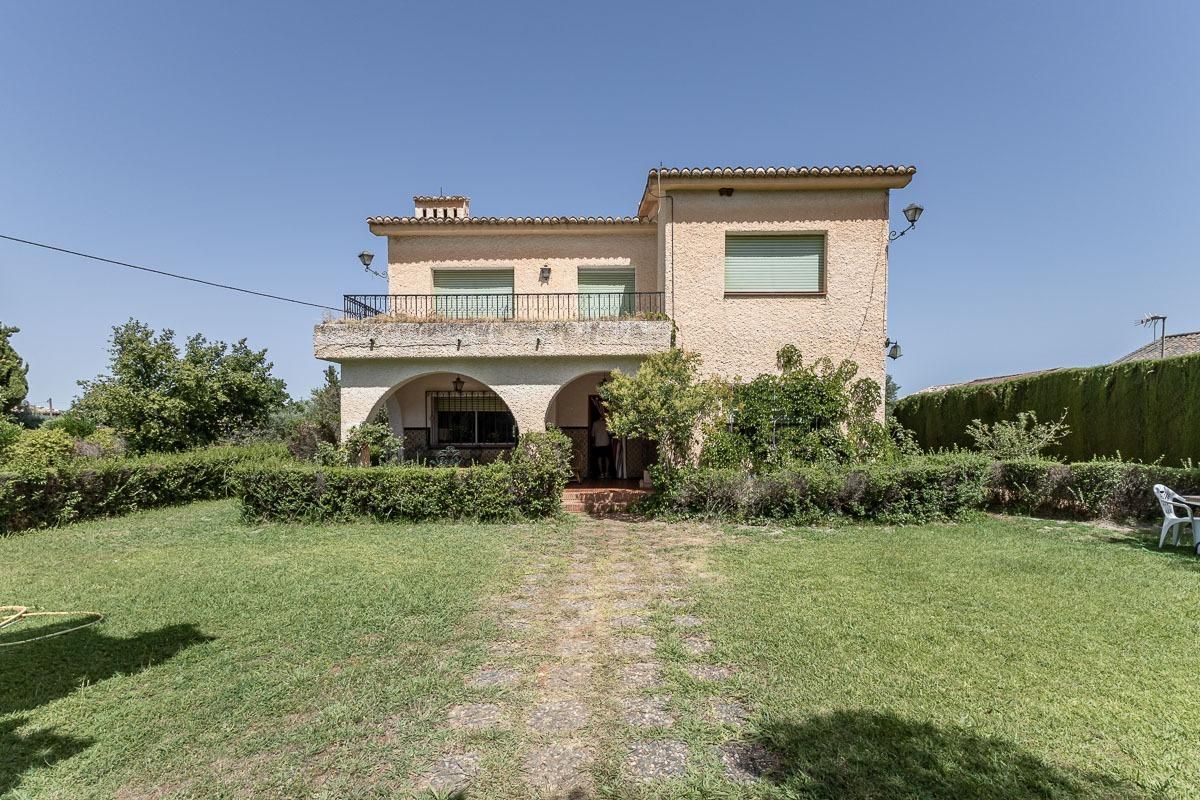Vista exterior de Casa o xalet en venda en Dílar amb Jardí privat, Terrassa i Traster