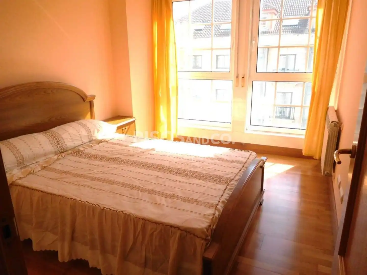 Habitación de Piso en venta en A Coruña Capital  con Calefacción, Trastero y Amueblado
