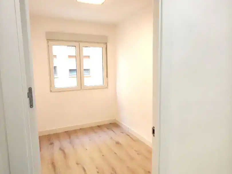 Dormitori de Pis en venda en Soria Capital  amb Parquet i Traster