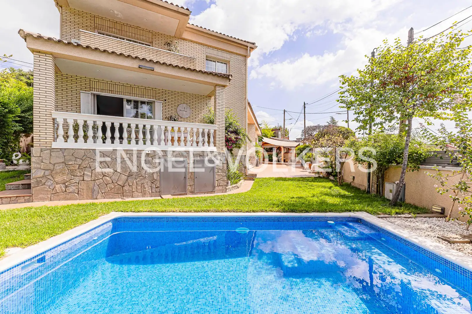 Exterior view of Houses for sale in Sant Vicenç Dels Horts  with Heating, Storage room and Swimming Pool