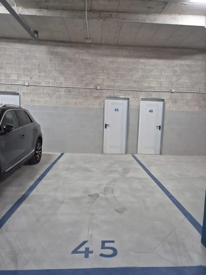 Parkplatz von Wohnung zur Miete in Dos Hermanas mit Heizung, Terrasse und Abstellraum
