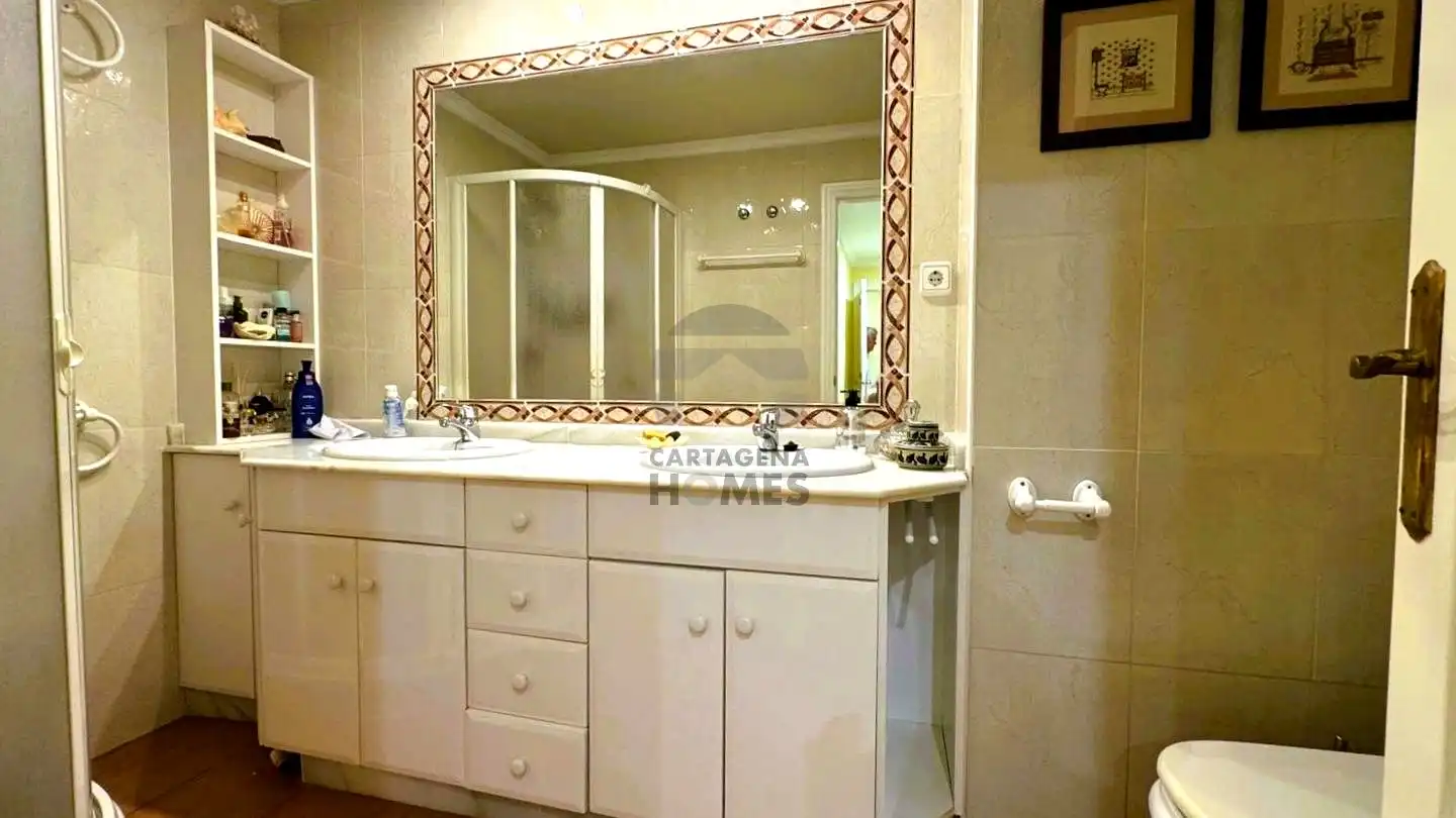 Bathroom of Flat for sale in Cartagena  with Air Conditioner, Parquet flooring and Storage room