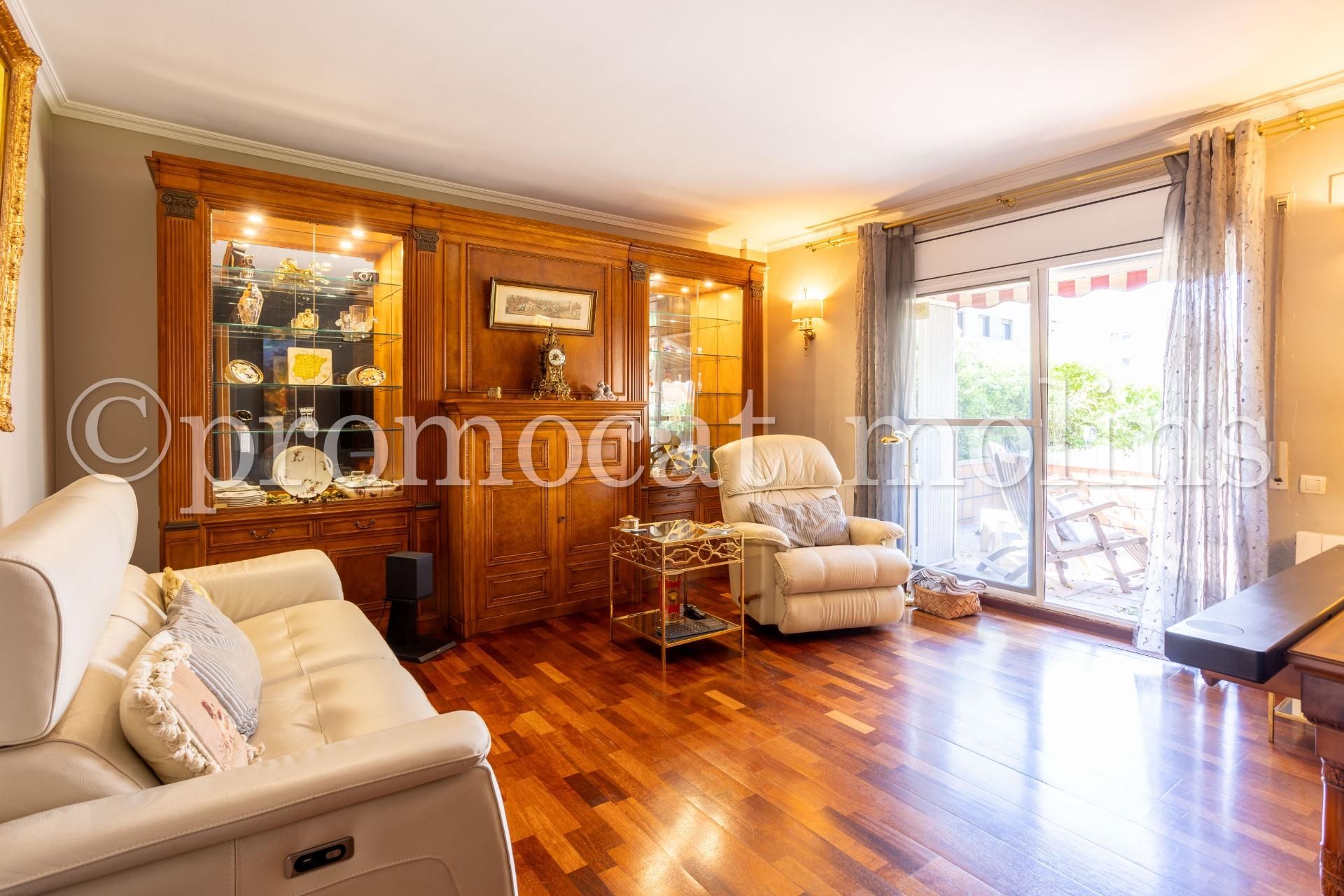 Sala d'estar de Pis en venda en Molins de Rei amb Aire condicionat, Calefacció i Terrassa