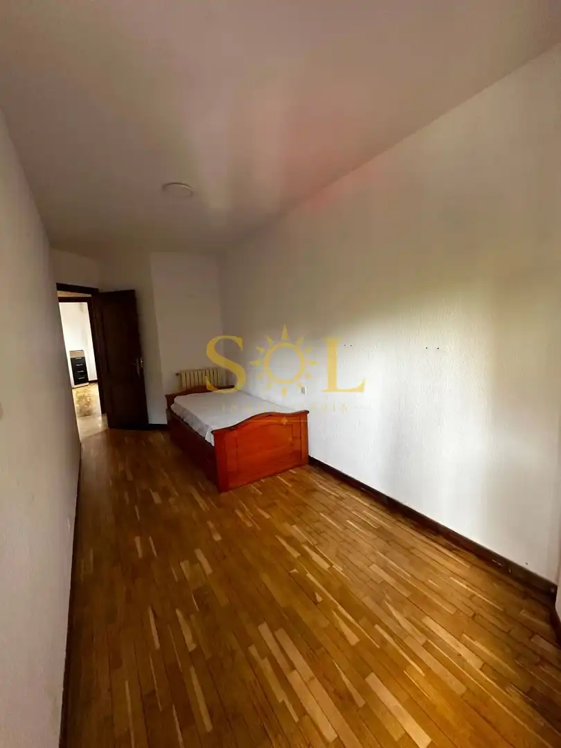 Schlafzimmer von Wohnung zum Verkauf in León Capital  mit Parkett, Terrasse und Möbliert
