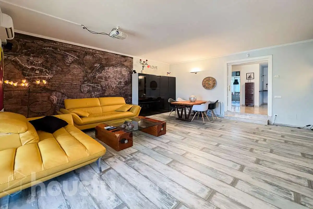 Sala de estar de Casa o chalet en venta en Girona con Aire acondicionado, Calefacción y Jardín privado