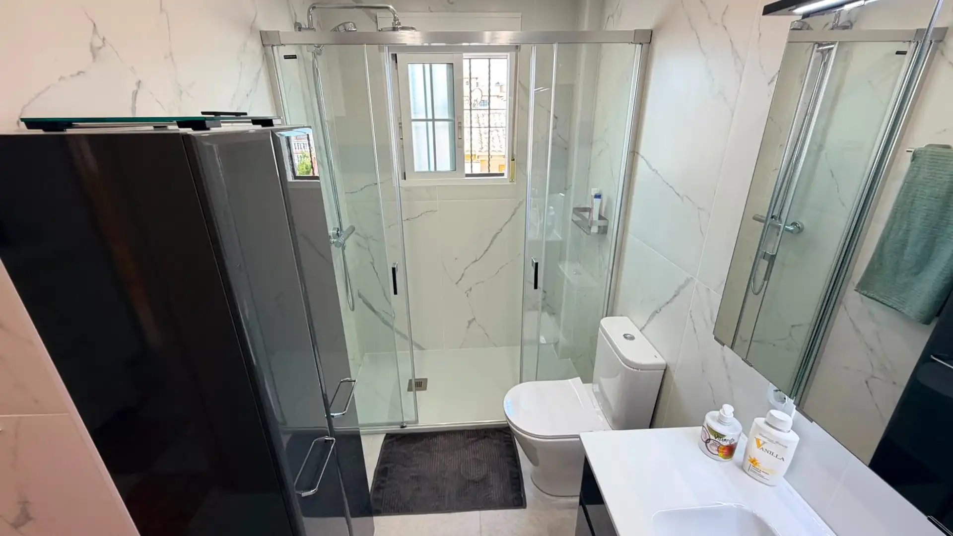 Bathroom of Detached homes for sale in Orihuela  with Air Conditioner, Private garden and Terrace