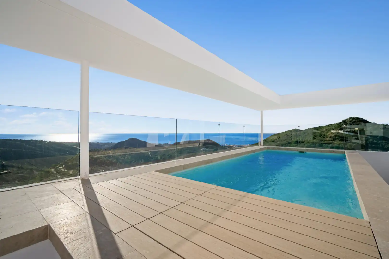Piscina de Ático en venta en Marbella con Aire acondicionado, Terraza y Trastero