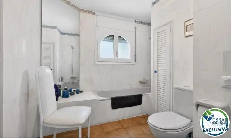 Baño de Apartamento en venta en Empuriabrava con Aire acondicionado, Trastero y Piscina