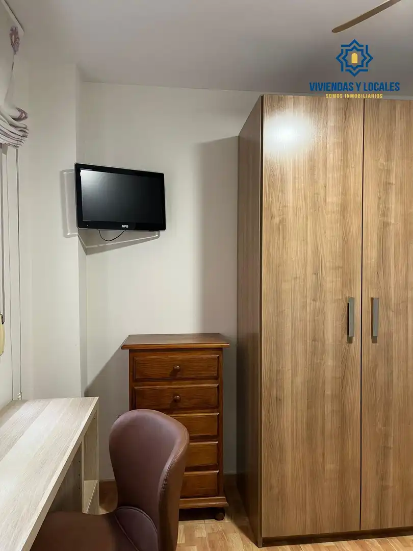 Habitación de Piso de alquiler en Granada con Aire acondicionado, Amueblado y Balcón