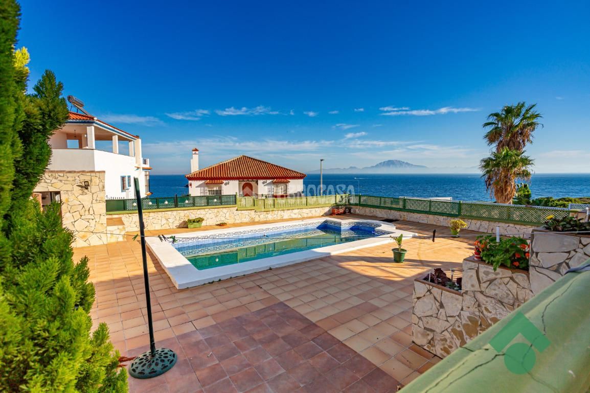 Swimming pool of House or chalet for sale in Algeciras