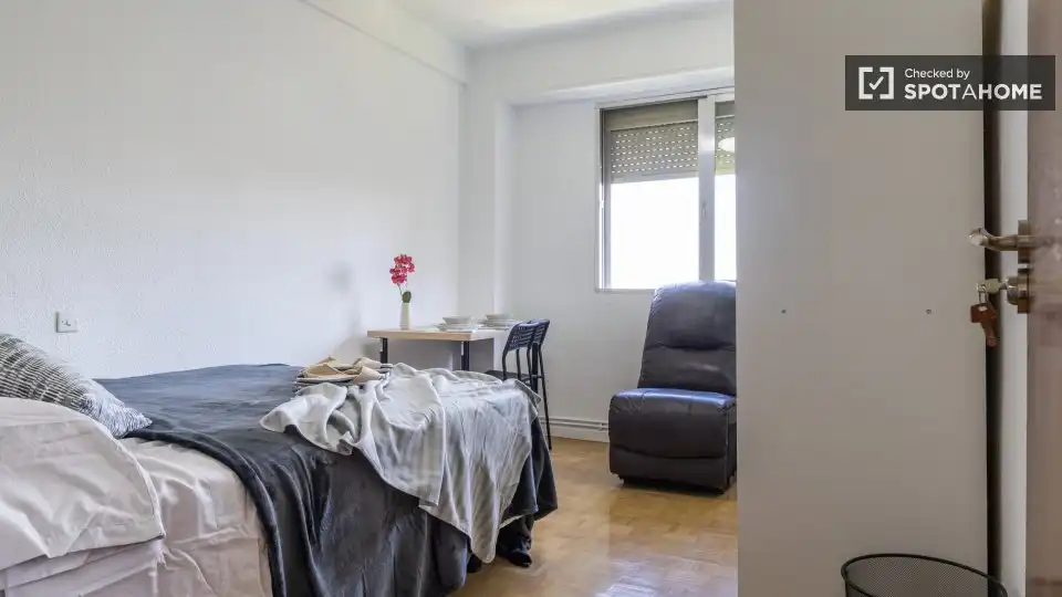 Habitación de Piso de alquiler en Madrid con Aire acondicionado, Calefacción y Amueblado