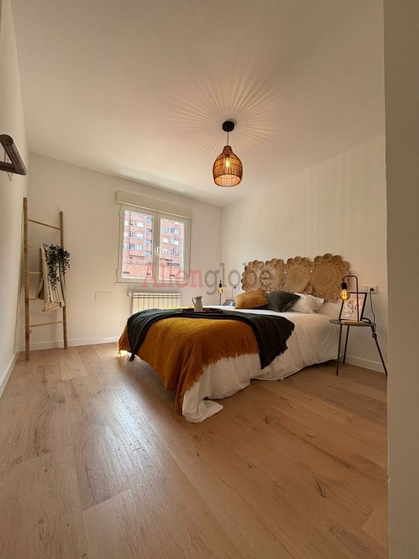 Bedroom of Flat for sale in Oviedo   with Heating
