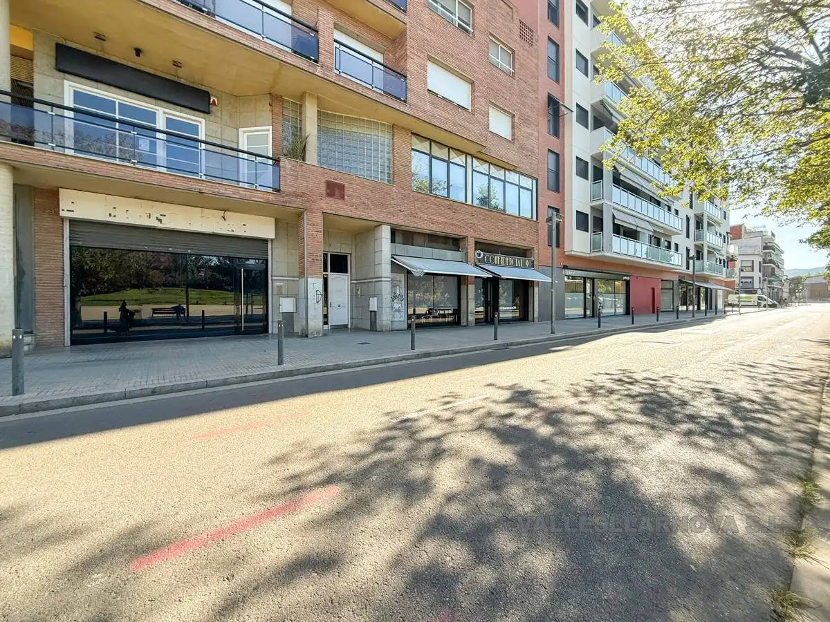 Exterior view of Commercial properties for rent in Mollet del Vallès  with Air Conditioner and Heating