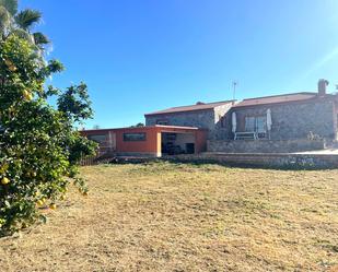 Vista exterior de Casa o xalet en venda en Lepe amb Jardí privat, Traster i Piscina