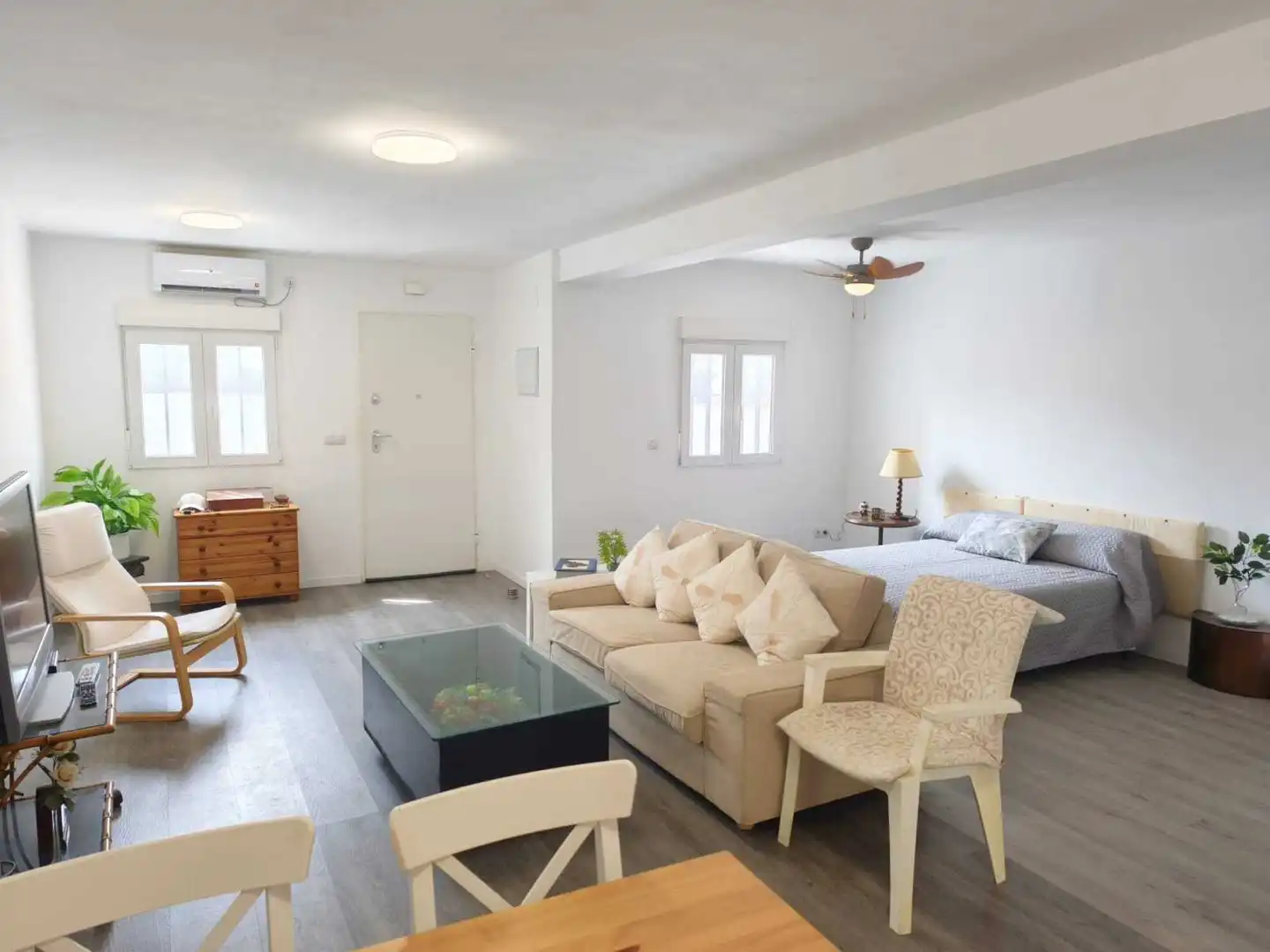 Living room of Detached homes for sale in Tavernes de la Valldigna  with Air Conditioner, Terrace and Swimming Pool