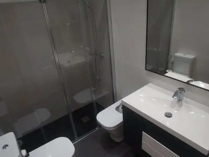 Bathroom of Flat for sale in Deusto