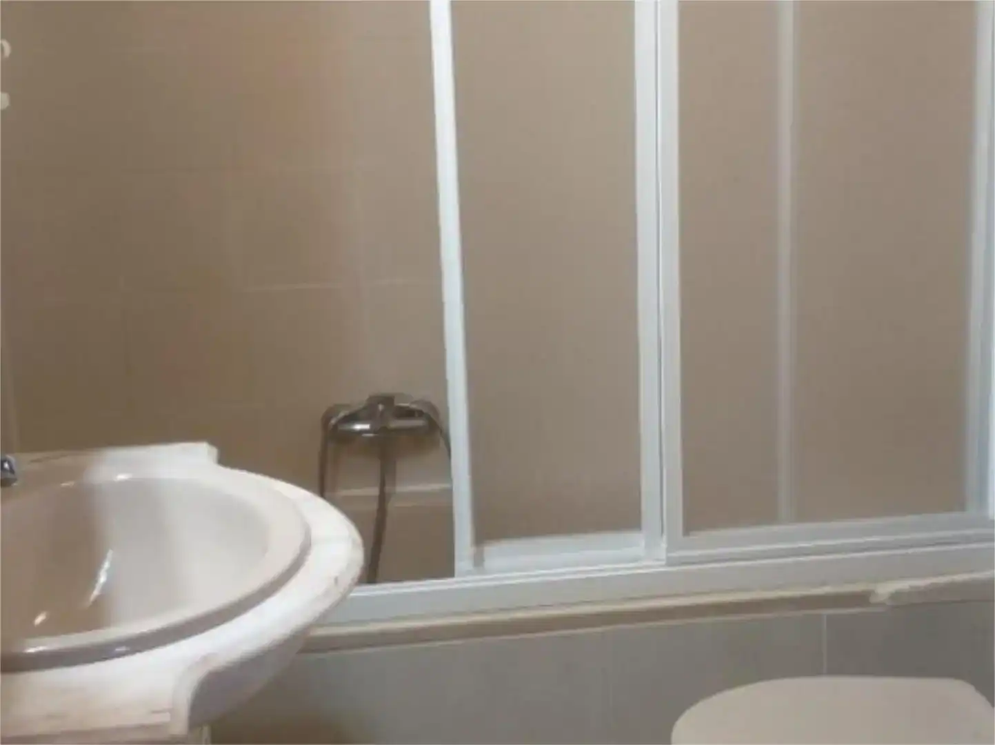 Bathroom of Flat for rent in Móstoles  with Private garden, Parquet flooring and Furnished