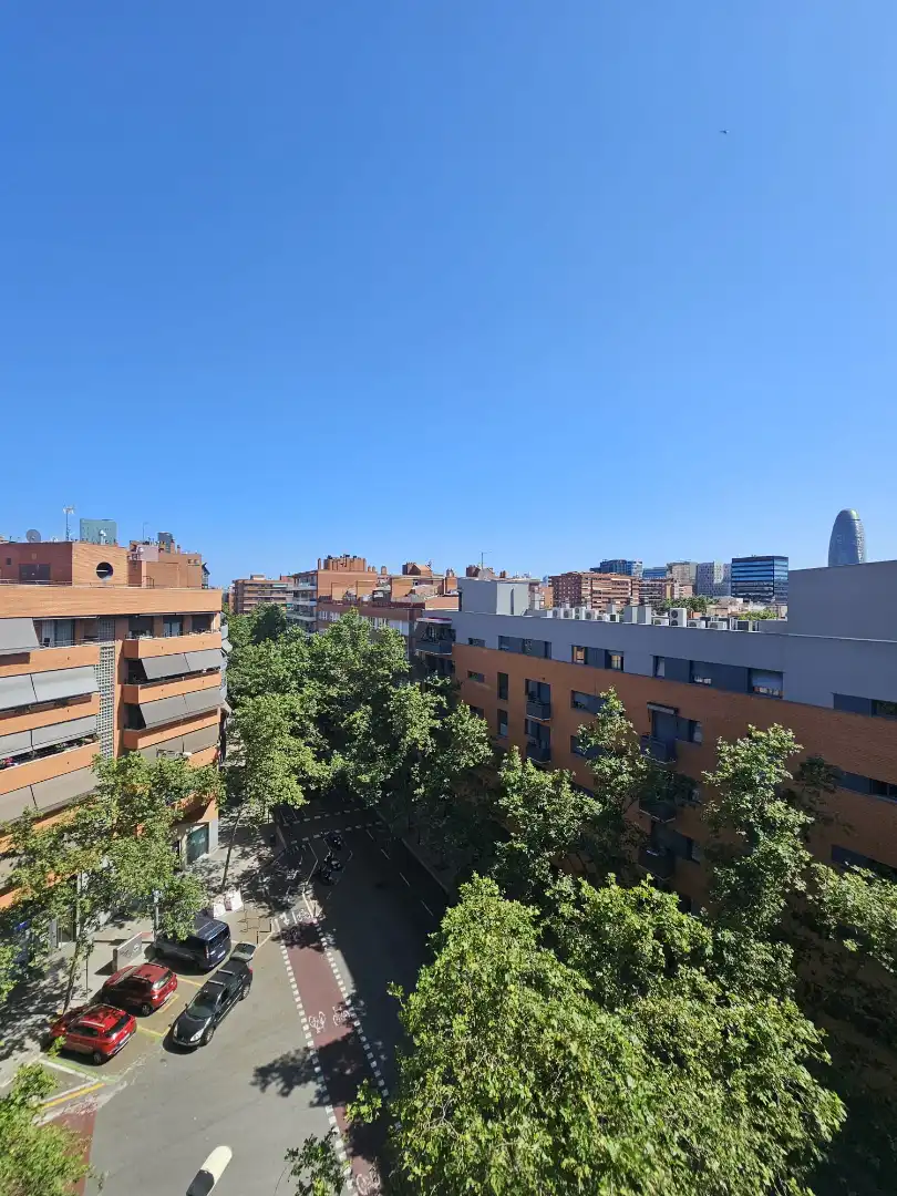 Vista exterior de Piso en venta en Barcelona con Parquet, Amueblado y Horno