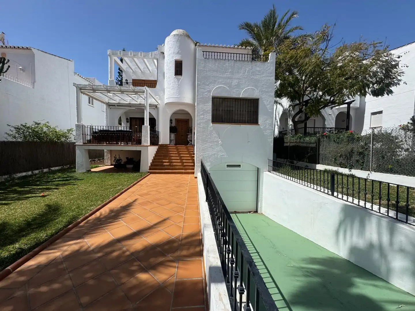 Exterior view of Houses for sale in Roquetas de Mar  with Air Conditioner, Heating and Private garden