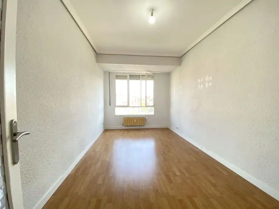 Habitación de Piso en venta en Vitoria - Gasteiz con Calefacción, Parquet y Terraza