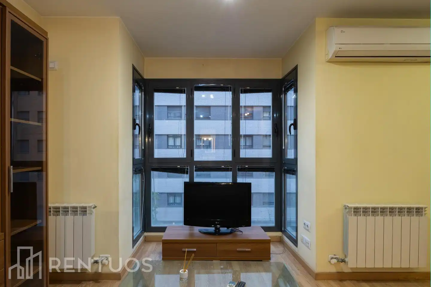 Living room of Study for rent in Madrid  with Air Conditioner, Heating and Storage room