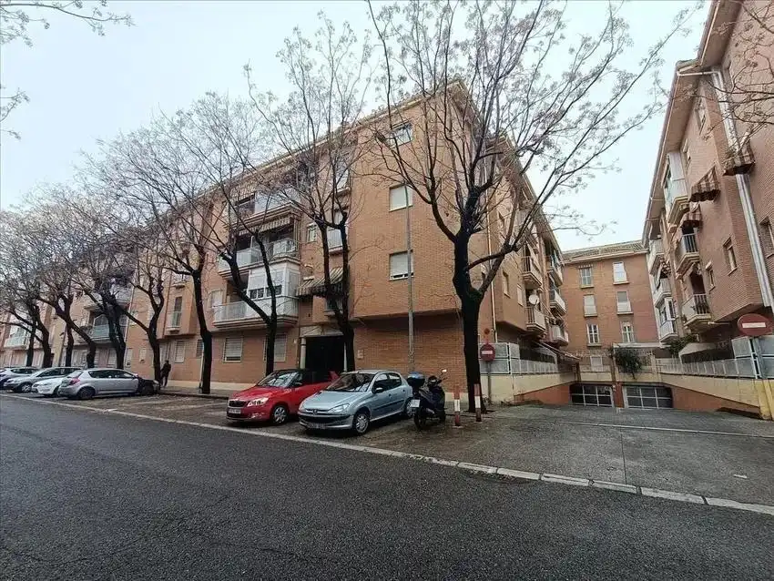 Vista exterior de Piso en venta en Córdoba con Terraza y Piscina comunitaria