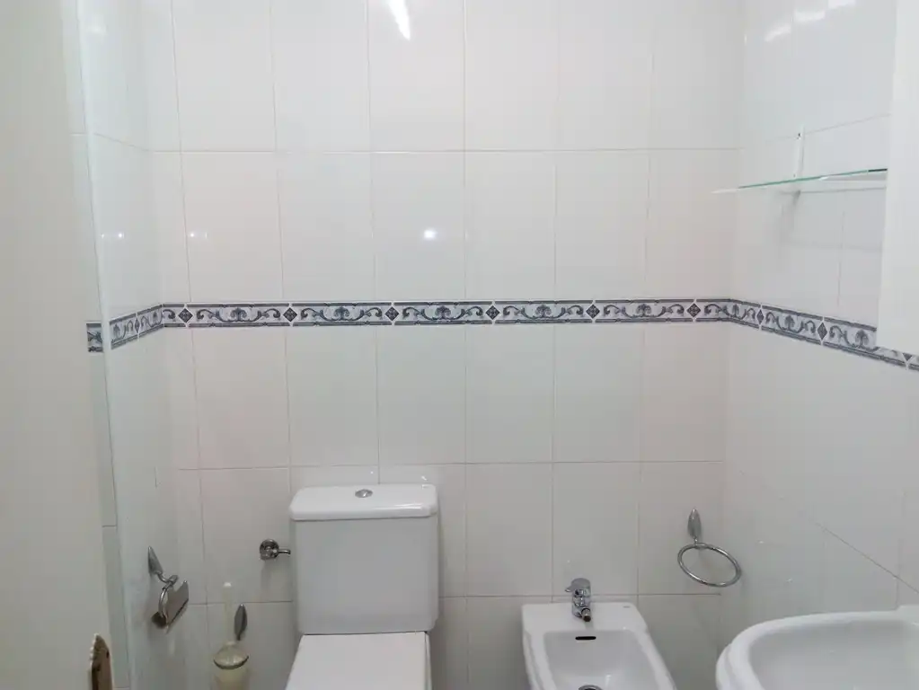 Bathroom of Flat for sale in Santiago de Compostela   with Heating, Storage room and Furnished