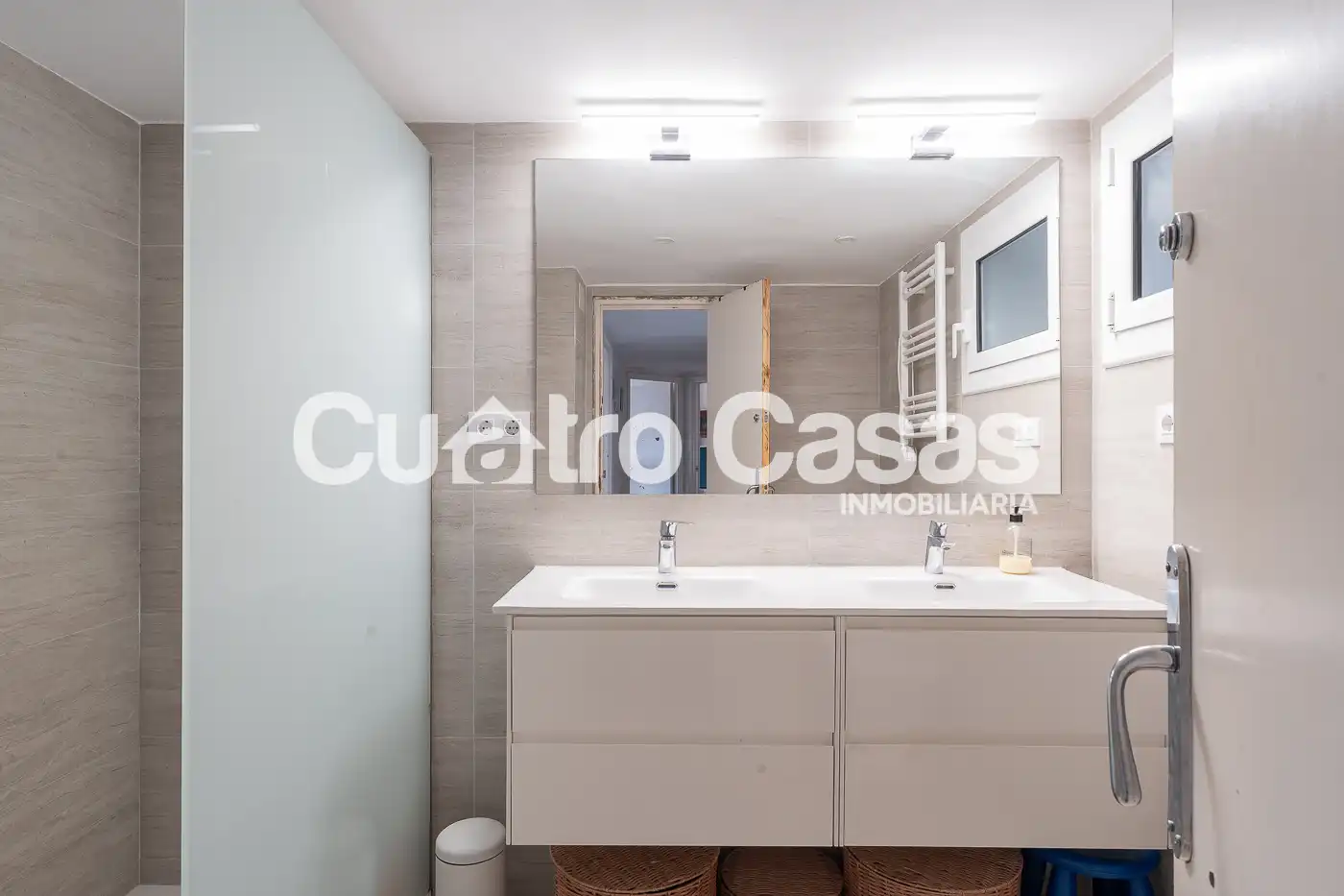 Bany de Pis en venda en Barcelona amb Aire condicionat, Calefacció i Terrassa