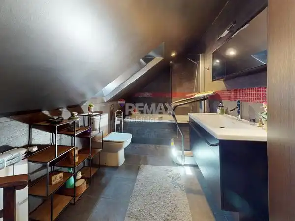 Casa adosada en venta en Vigo  con Calefacción, Jardín privado y Terraza