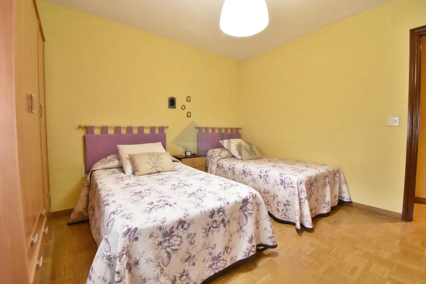 Dormitori de Pis en venda en Olmedo amb Calefacció, Parquet i Terrassa
