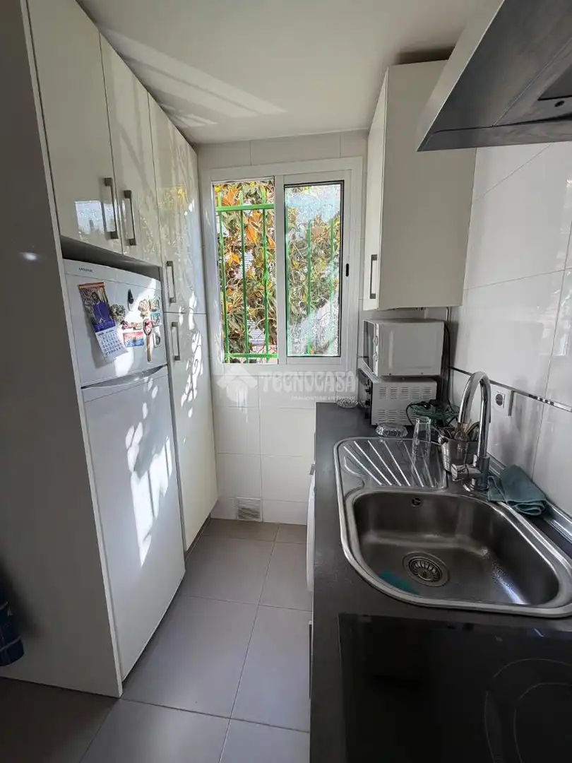Kitchen of Flat for sale in Sevilla  with Air Conditioner and Furnished