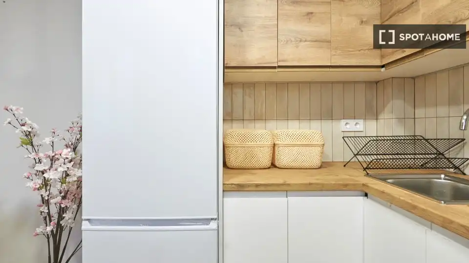Flat with terrace to rent in Ciutat Vella, imagen 4