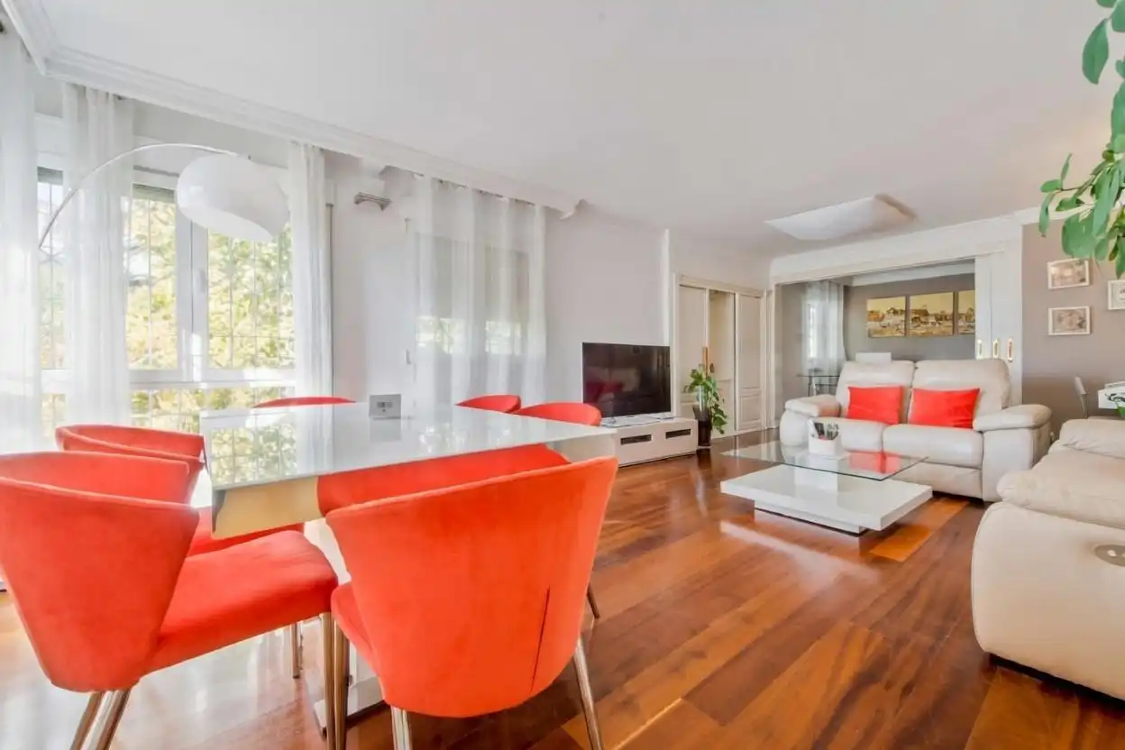 Sala de estar de Casa adosada en venta en Alcobendas con Aire acondicionado, Calefacción y Jardín privado