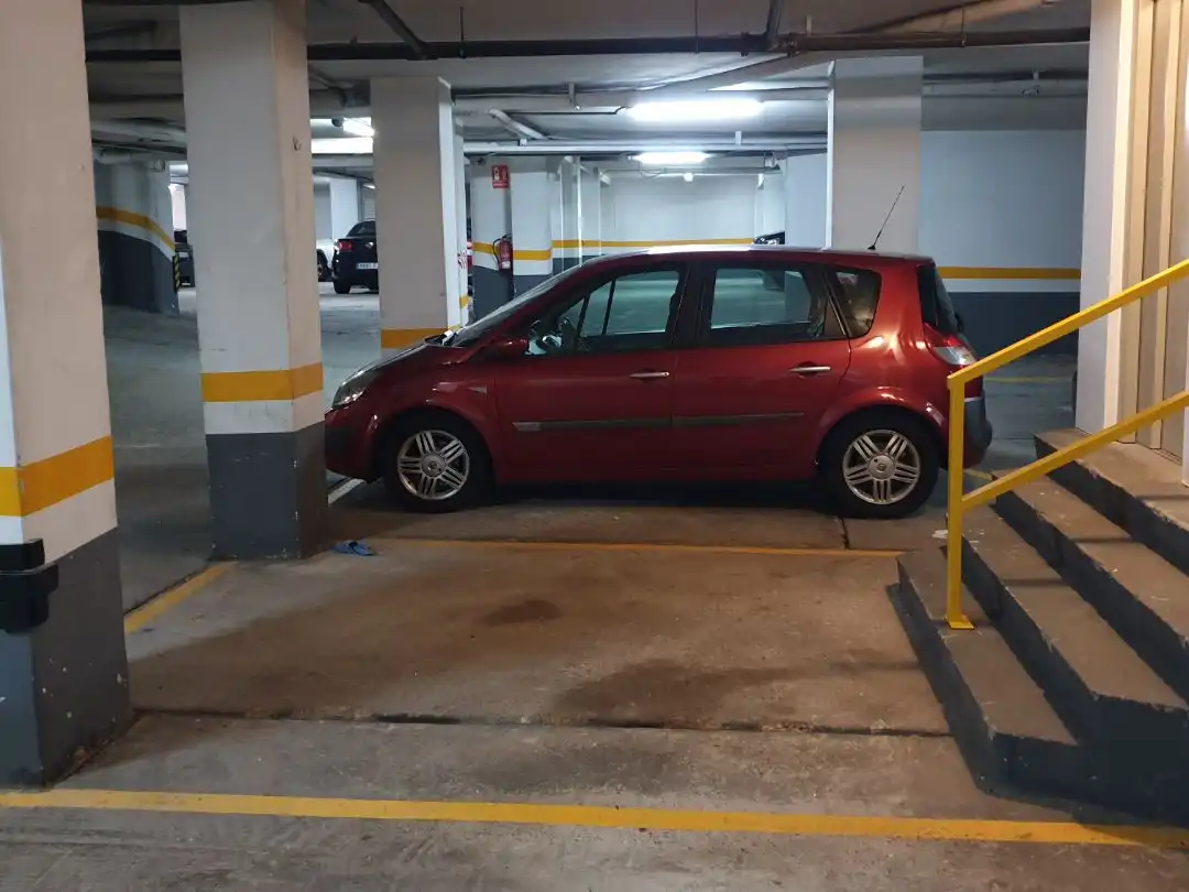 Parcheggio in affitto a Maria Luisa Duran Marquina 20