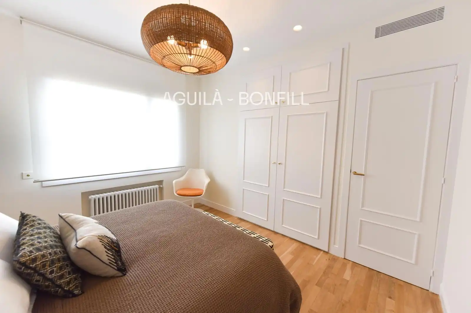 Bedroom of Flat for sale in Barcelona  with Air Conditioner, Heating and Parquet flooring