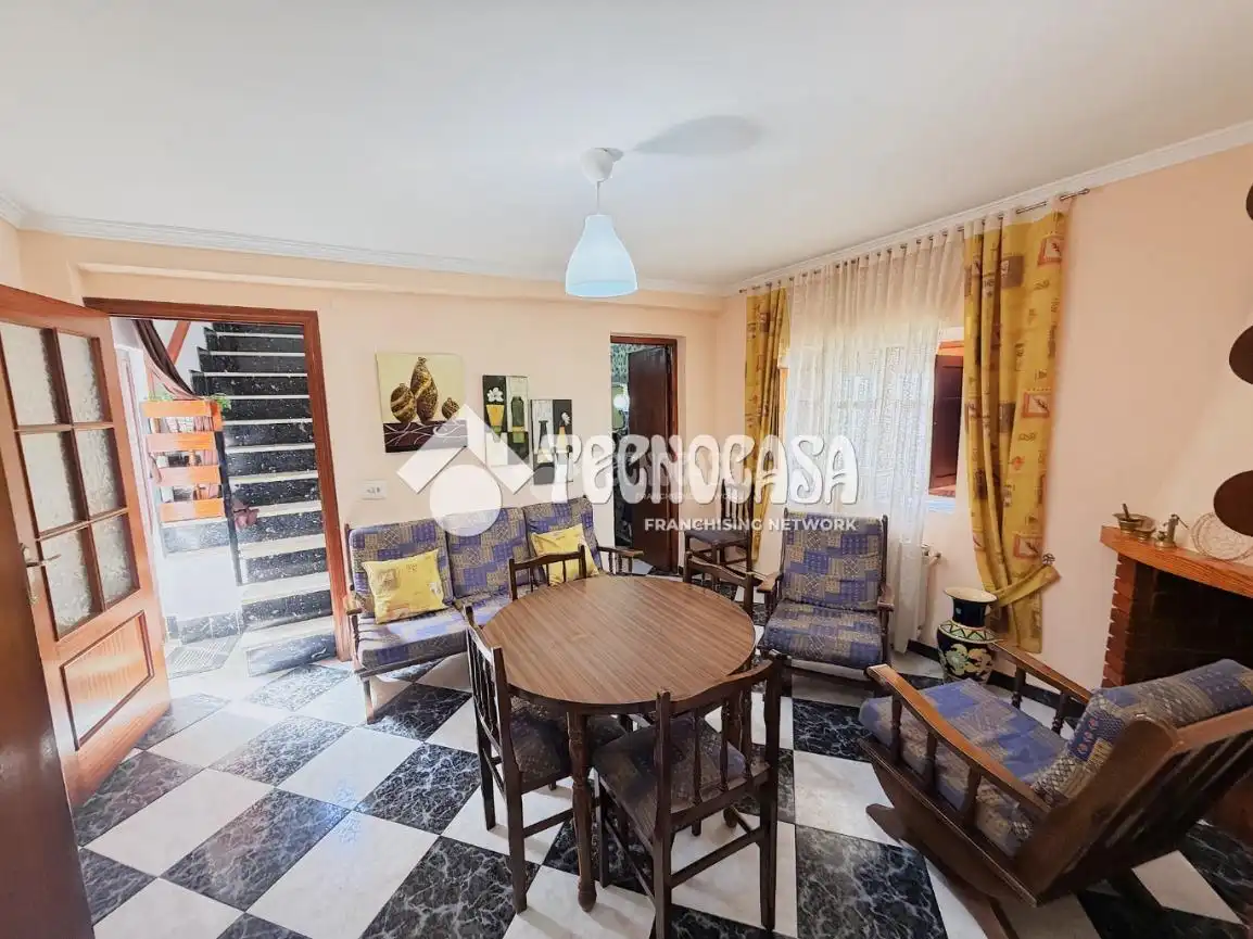 Sala de estar de Casa adosada en venta en Campillo de Altobuey con Calefacción, Jardín privado y Terraza