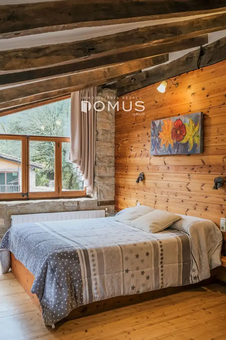 Habitación de Finca rústica en venta en Santa Pau con Calefacción, Parquet y Piscina