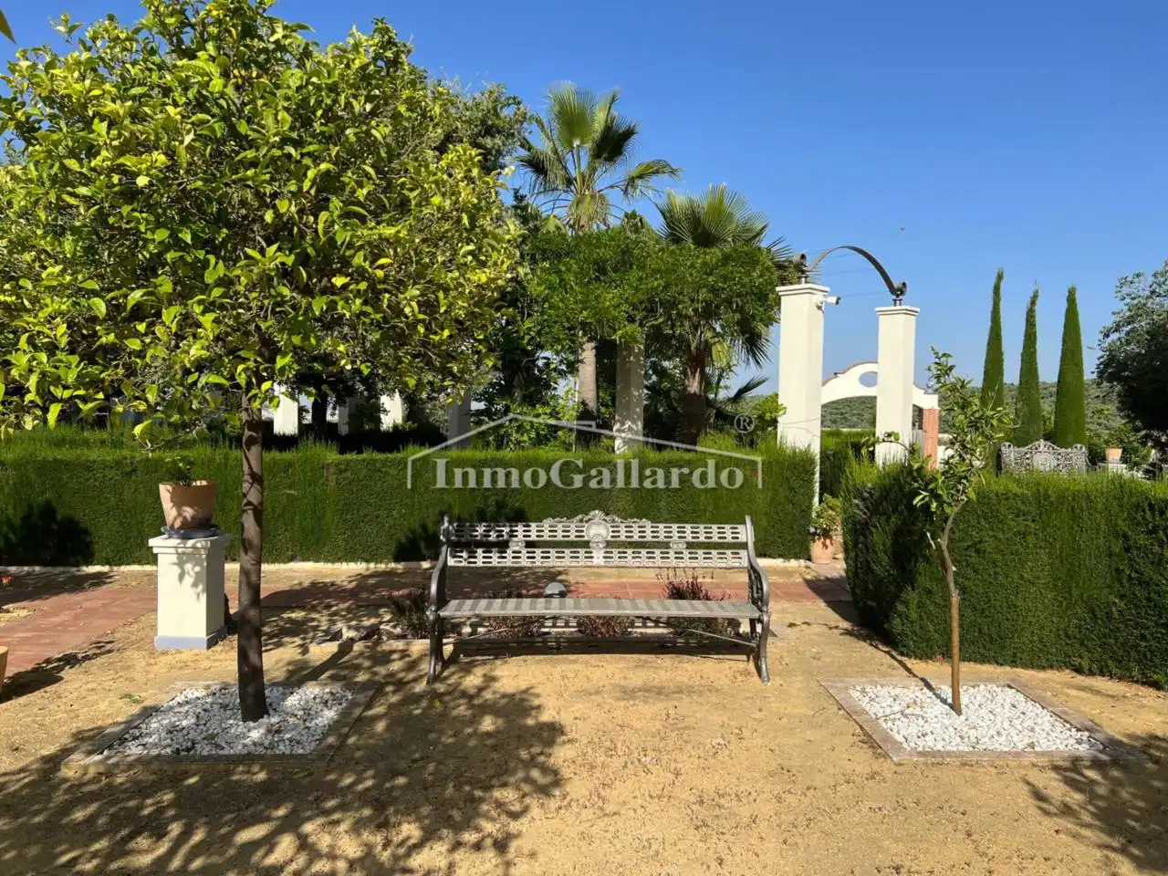 Garden of Buildings for sale in Lucena