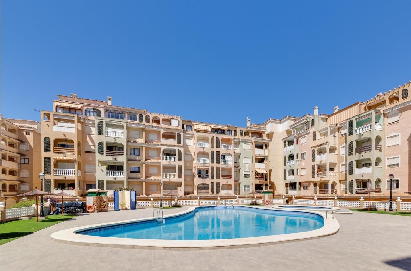Vista exterior de Apartament en venda en Torrevieja amb Terrassa, Balcó i Piscina comunitària
