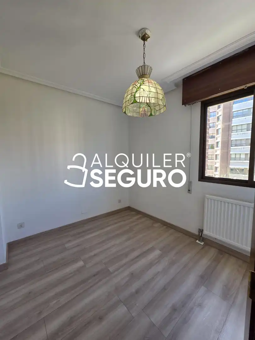 Schlafzimmer von Wohnung zur Miete in Burgos mit Heizung, Terrasse und Möbliert