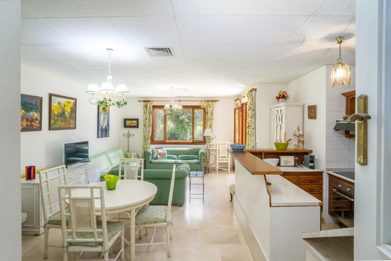 Sala de estar de Planta baja en venta en Marbella con Aire acondicionado, Terraza y Piscina