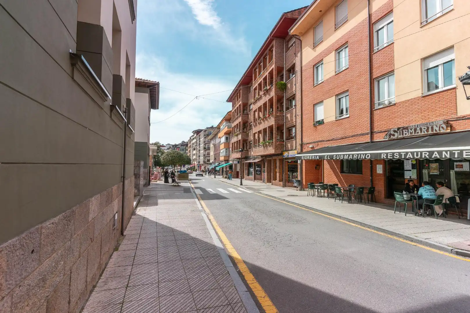 Vista exterior de Local en traspaso en Parres
