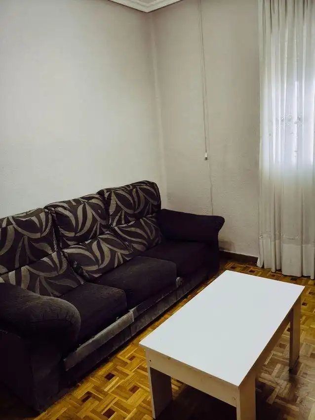 Sala d'estar de Pis en venda en Burgos amb Calefacció i Moblat