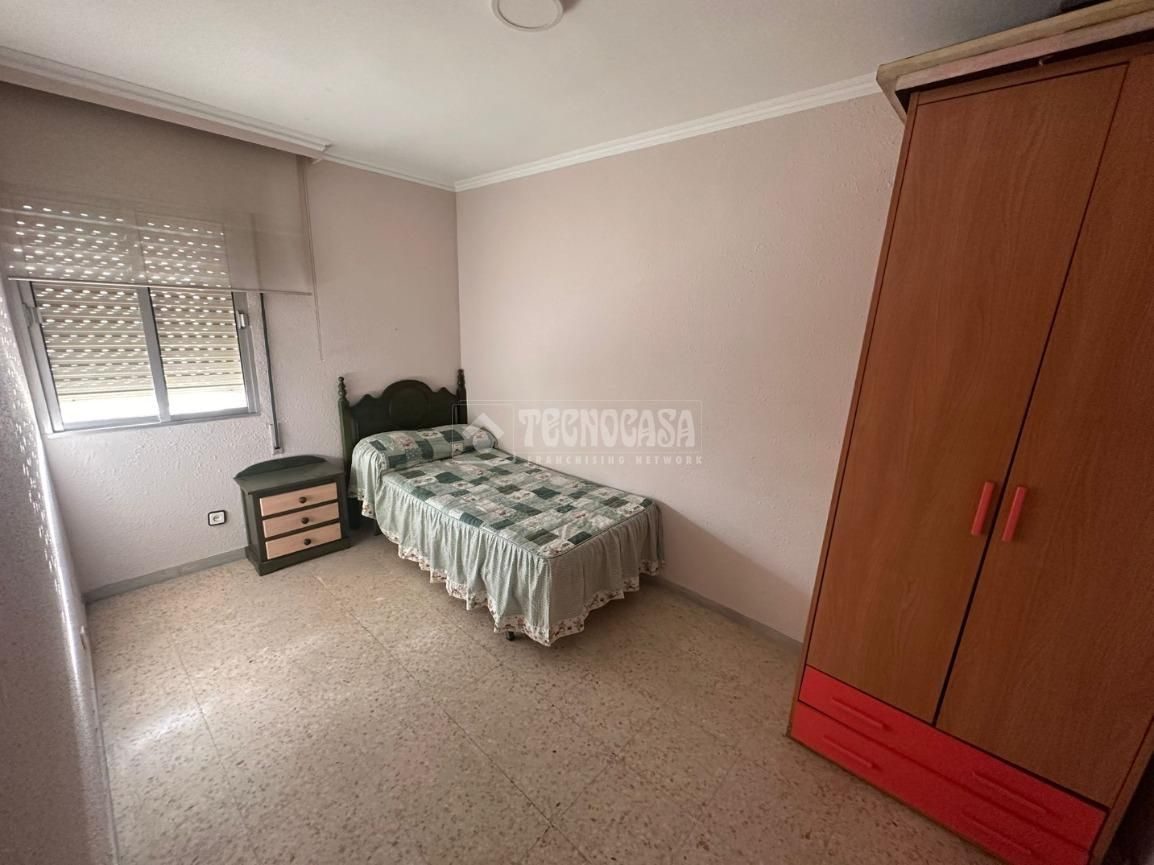 Piso de alquiler en Sta. Aurelia - Cantábrico - Atlàntico - La Romería, Cerro - Amate