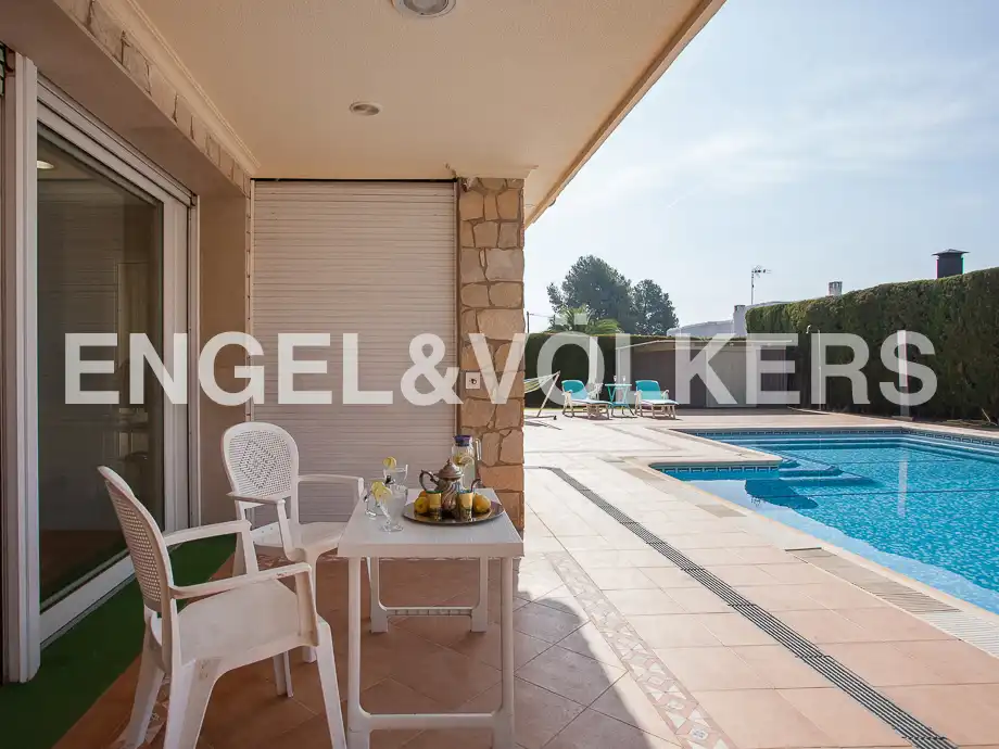 Vista exterior de Casa o chalet en venta en Serra con Calefacción, Jardín privado y Trastero