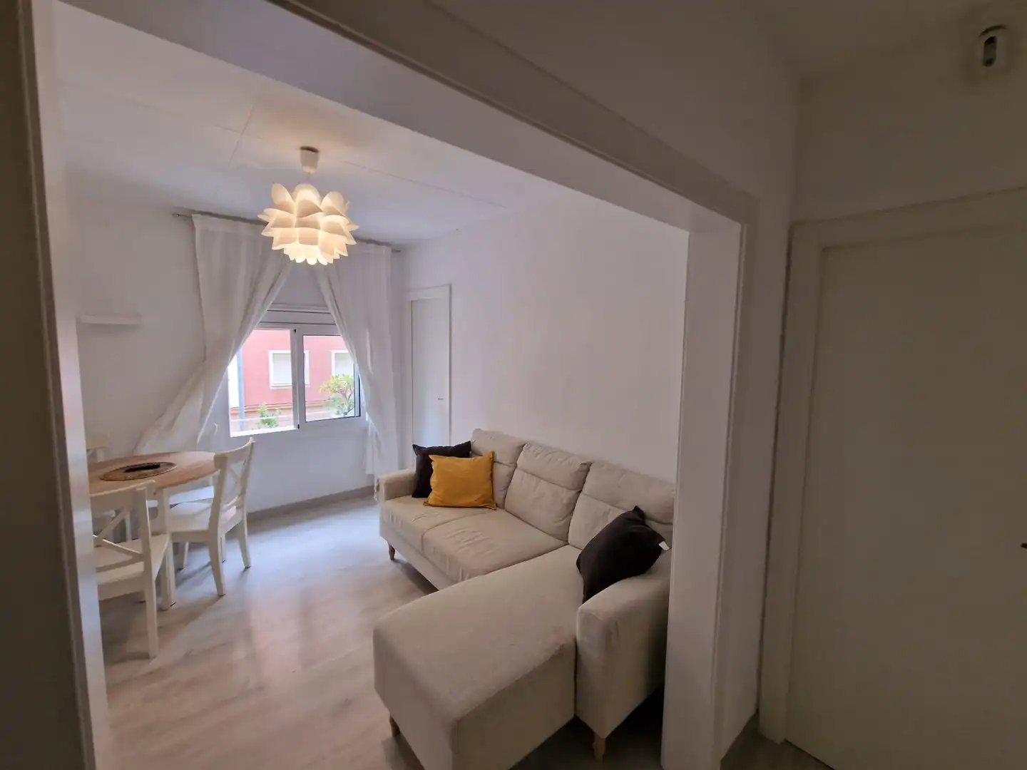 Living room of Flat for sale in Barcelona  with Heating, Parquet flooring and Oven